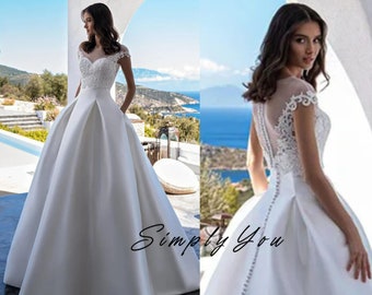 Satin Elegant Princess Wedding Dresses With Jacket Scoop Lace Bridal Gowns Pocket Button Wedding Party Gown