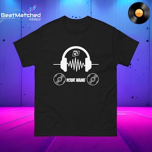 Camiseta de DJ personalizada, camiseta de vinil com estampa de onda sonora de fones de ouvido.