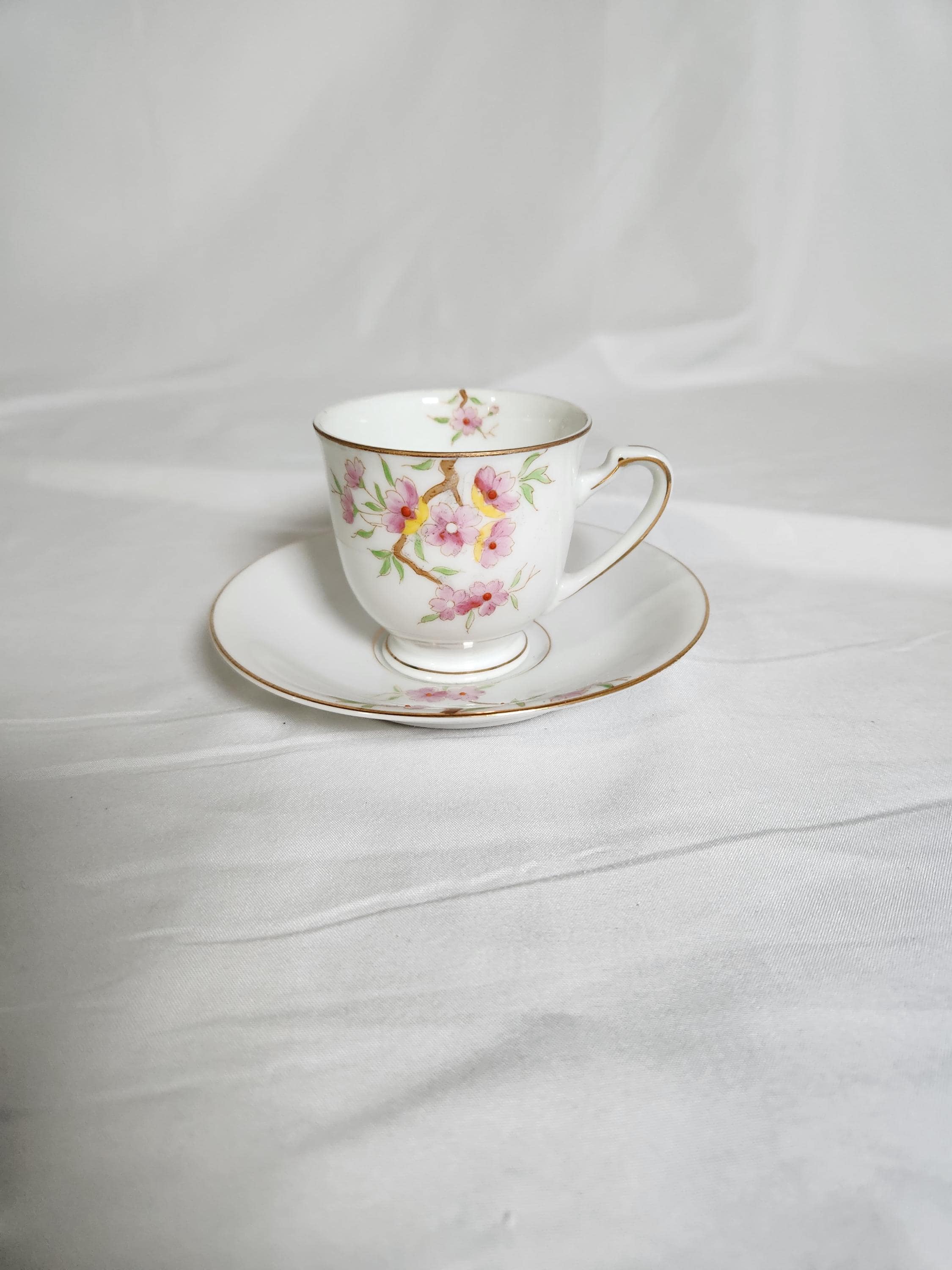 アンティーク カップ＆ ソーサ(occupied JAPAN) VINTAGE OCCUPIED JAPAN RED CUP & SAUCER HAND PAINTED LILY