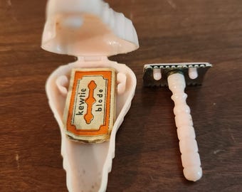 Vintage Kewtie Miniature Pink Razor Set