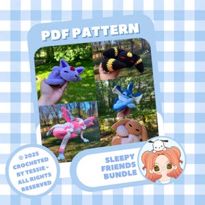 Könnte beinhalten: Ein PDF-Musterpaket mit gehäkelten Sleepy Friends. Das Bild zeigt verschiedene farbenfrohe Häkeltierchen, darunter ein lila Wesen, ein schwarz-gelbes Wesen, ein blaues Wesen, ein rosa-weißes Wesen und ein braunes Wesen. Der Text lautet "Sleepy Friends Bundle".