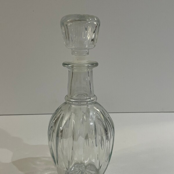 Vintage, Clear Glass DeCanter with stopper. 10 inches tall.