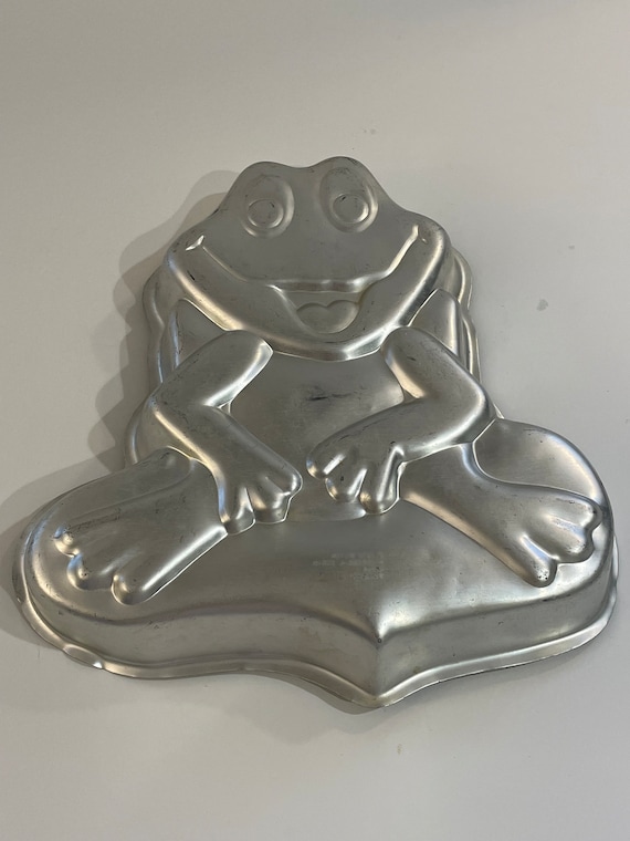 Frog cake pan cheap