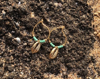 Mini-Perlen-Creolen aus Edelstahl und goldener Muschel