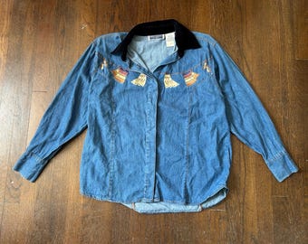 Camisa vaquera vintage de los años 90 con bordados de pana vaquera, cuello de contraste y botones. Talla grande.