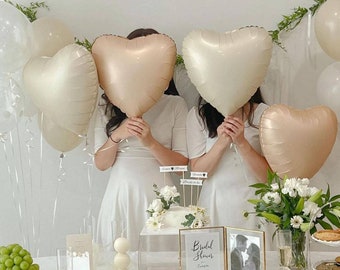 Globo de aluminio con forma de corazón pastel, decoración neutra en beige crema
