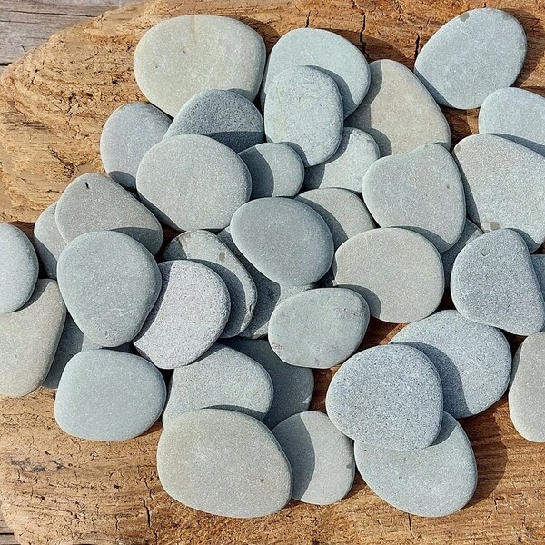 Stone Decor - Selection of 40 Small Stones 1.1-1.6"/3-4cm Flat/Thin Beach Stones - Pebble Art Supply  #10