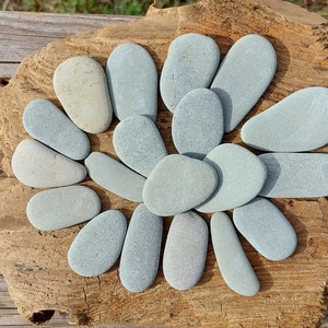 Stone Decor - Set of 20 SMALL Elongated Pebbles 1.2-2.4"/3-6cm-Flat Sea Stones - Elongated Sea Pebbles - Pebble Art - Painting Stones#31