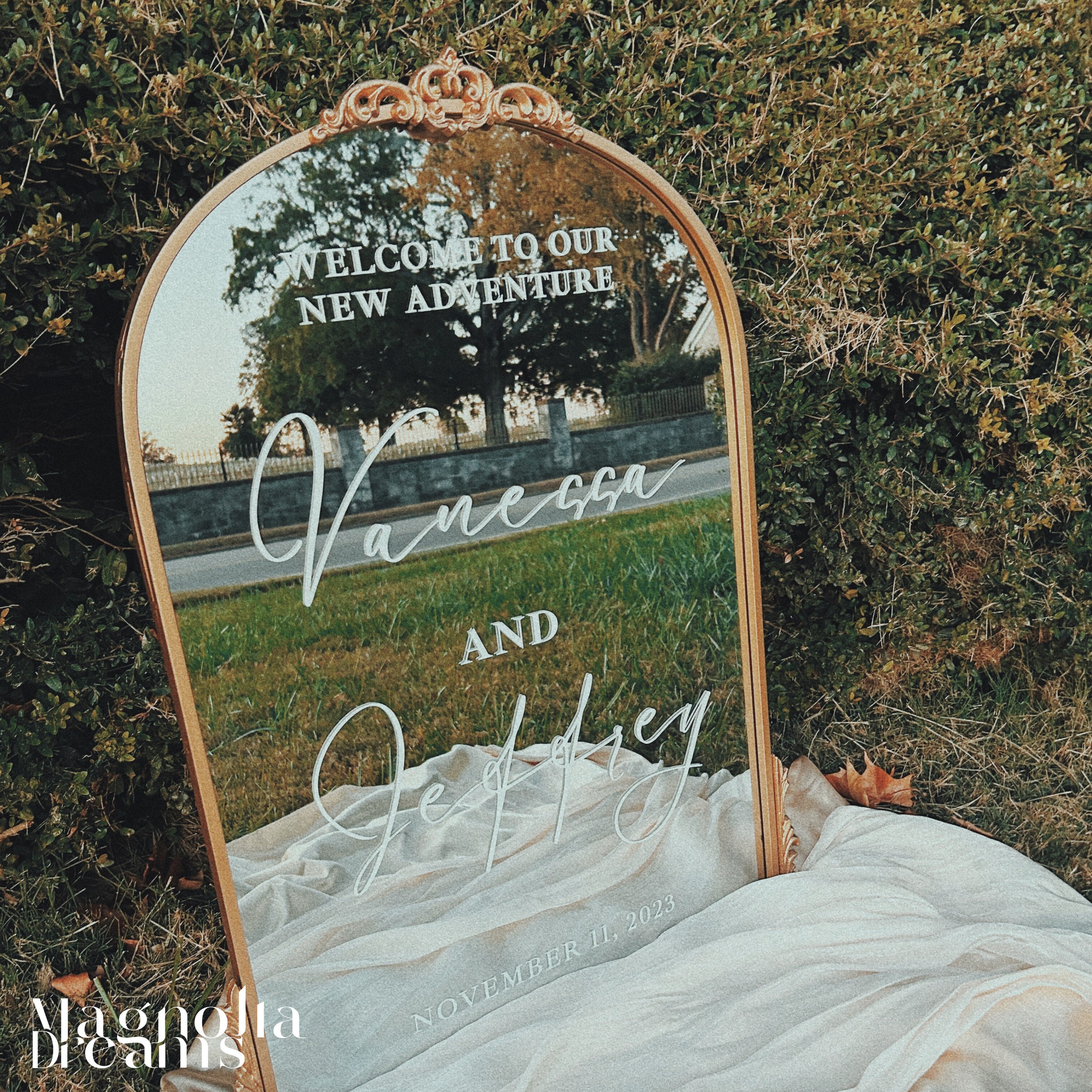 Large Gold Arch Mirror for Elegant Wedding Sign Custom Gold Mirror Sign for Wedding