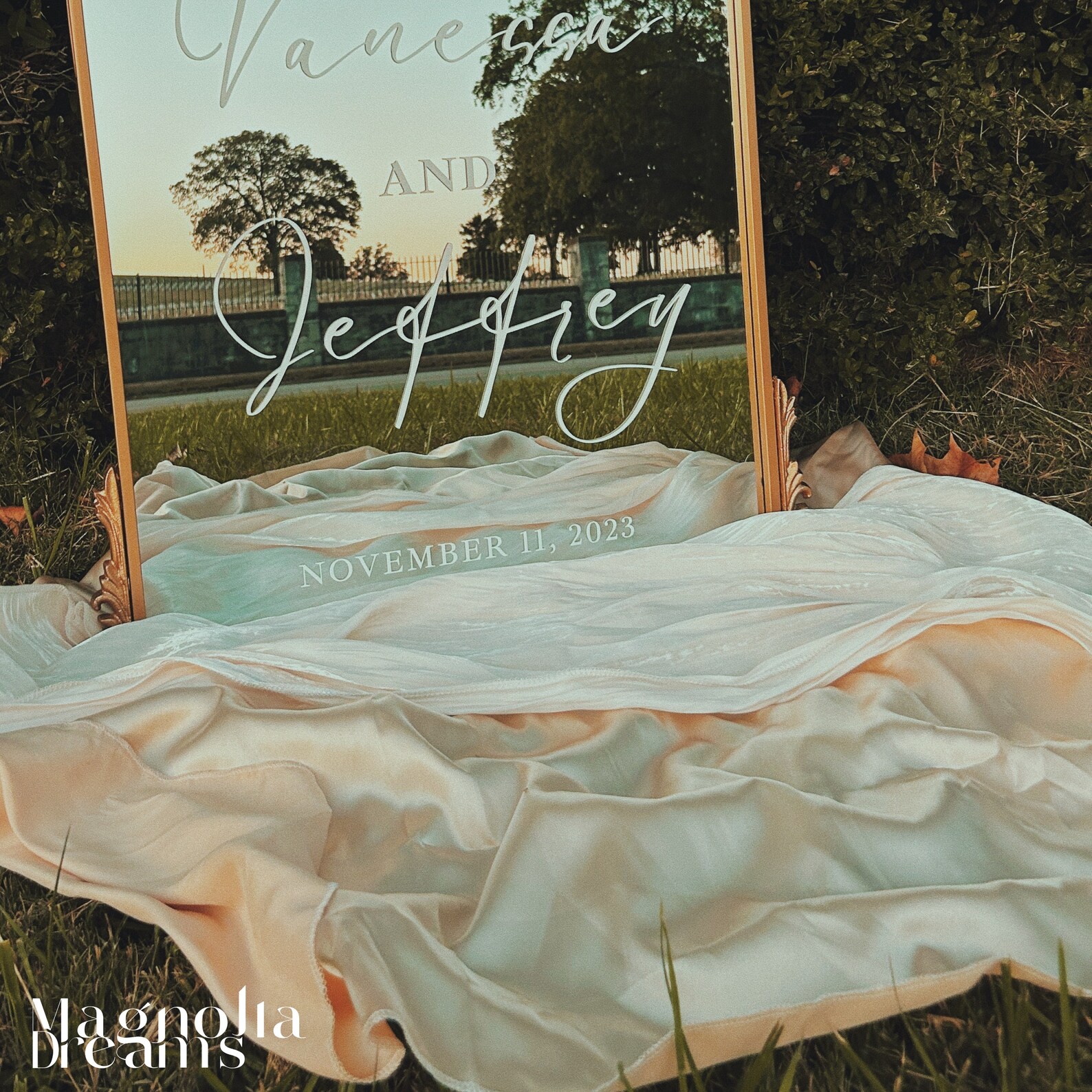 Large Gold Arch Mirror for Elegant Wedding Sign Custom Gold Mirror Sign for Wedding