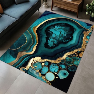 Könnte beinhalten: Abstrakter Teppich mit blauem und goldenem Design. Der Teppich zeigt ein großes, wirbelndes Muster aus Blau und Gold, das an einen Geoden oder Achat erinnert.