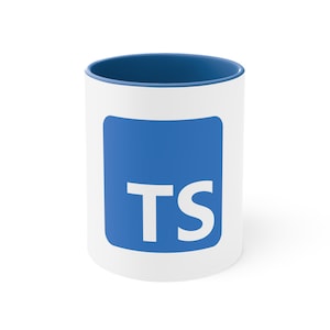 Könnte beinhalten: Weiße Keramiktasse mit blauem Rand und einem blauen Quadrat mit den Buchstaben "TS" in Weiß.