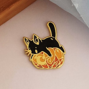 Pumpkin Cat (Castor) - Hard Enamel Pin | Gold Plated | Cute Gift | Pin Collectors | Original Art | Halloween Pin |