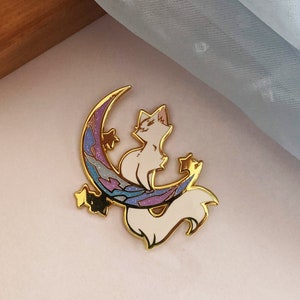 Elimine: Cat on a moon - Hard Enamel Pin | Gold Plated | Cute Gift | Pin Collectors | Original Art | Halloween