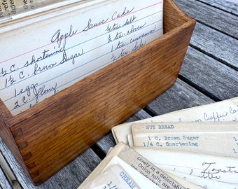 Vintage Wooden Recipe Box with Recipe Cards/ Vintage Kitchen Decor