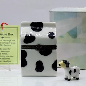 Moo cow carton of milk with cow trinket.  Made by Direct Connection.