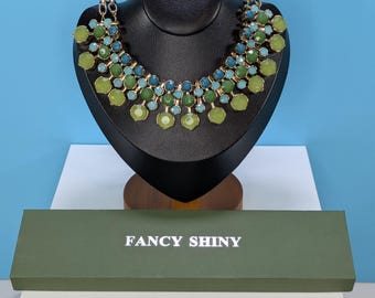 Fancy Shiny Green & Teal Statement Bib Necklace 18” – Like New Retro Gold Tone Boho Chic Collar Jewelry with Original Box