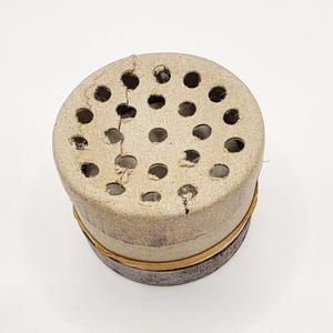 Porte-poupées vintage pour poupées - Son de pleurs de bébé - Carton et métal - 1,5 po. de haut - Boîte vocale fonctionnelle