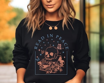 Bluza z nadrukiem „Czytaj w pokoju”: czaszka i książki