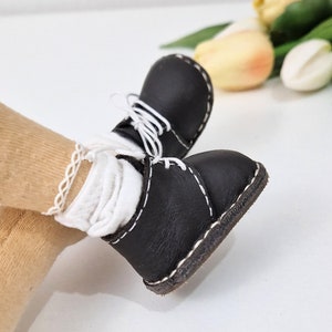 Handgefertigte Lederschuhe: Perfektes Zubehör für Deine Puppensammlung für 5 cm Fußlänge (Sohlenlänge 5,5 cm)