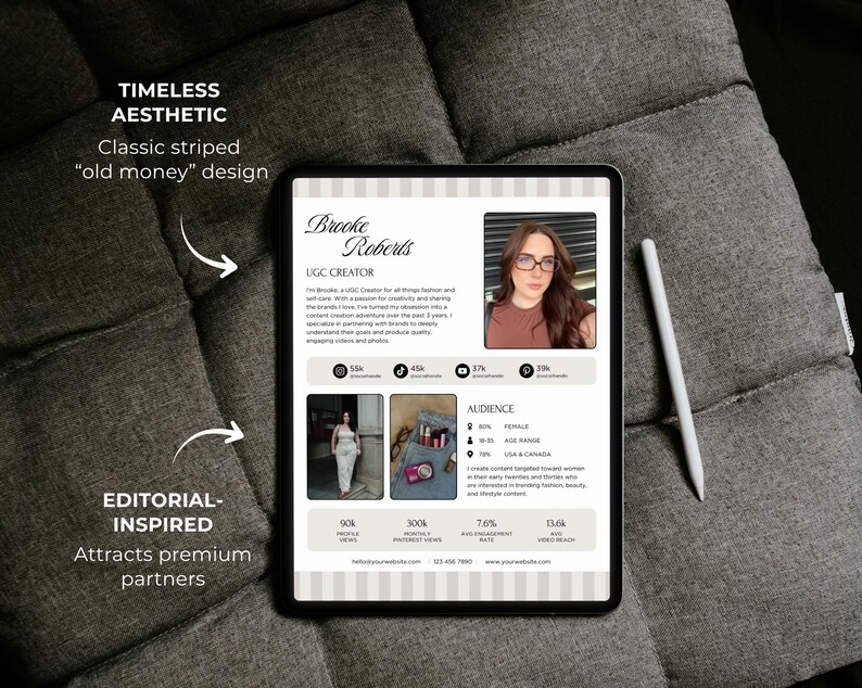 Pode incluir: Um tablet exibe uma p&aacute;gina web com o perfil de Brooke Roberts, uma criadora de UGC. A p&aacute;gina apresenta uma foto, estat&iacute;sticas de m&iacute;dia social e dados demogr&aacute;ficos do p&uacute;blico. Uma caneta stylus branca repousa ao lado do tablet em uma almofada cinza. O texto inclui "Timeless Aesthetic" e "Editorial-Inspired."