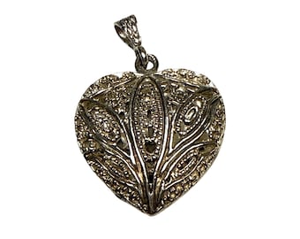 Collar con colgante de corazón abultado de filigrana de plata ornamentada vintage, joyería de regalo