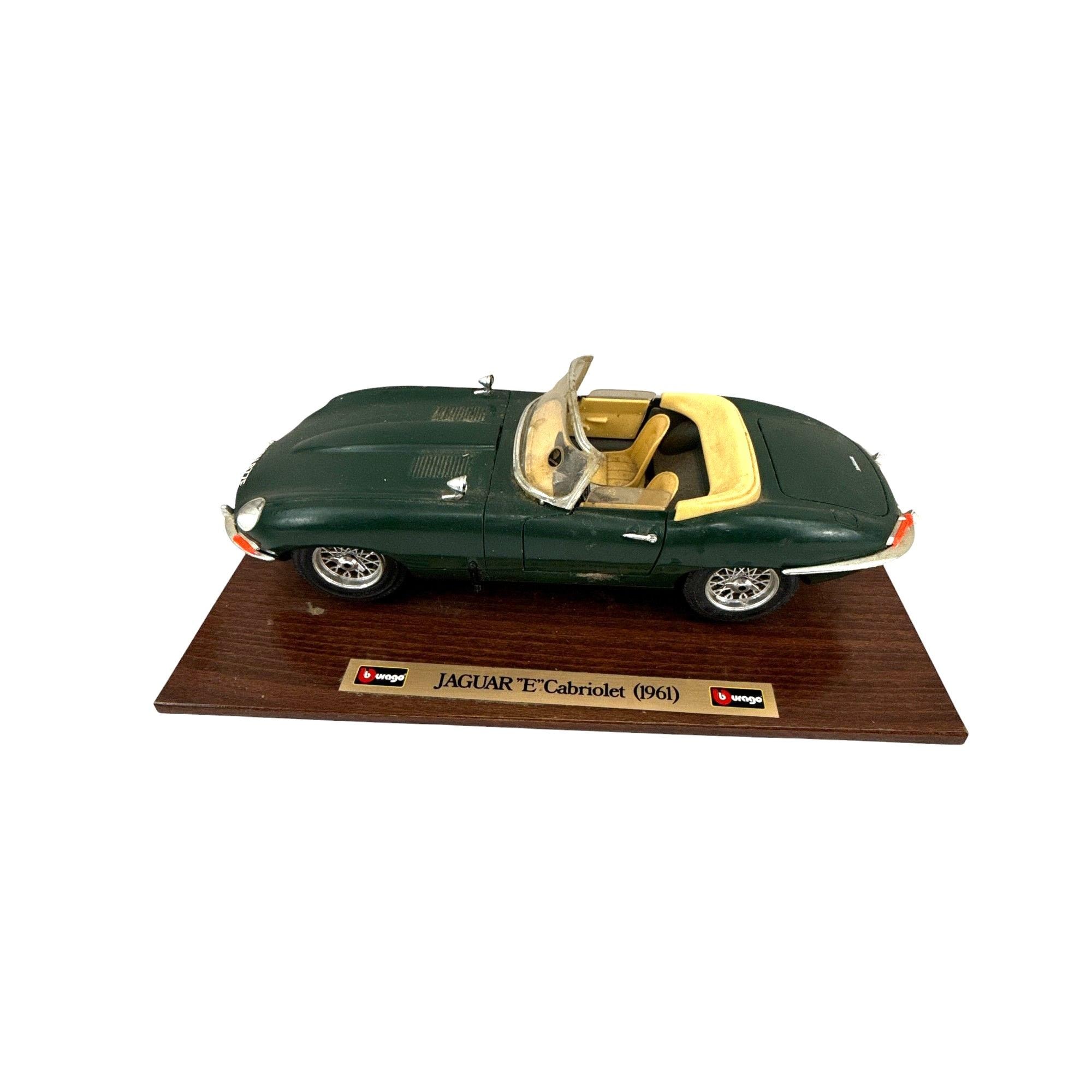 Bburago Jaguar E Cabriolet 1961 1:18 Diecast Model Car Green