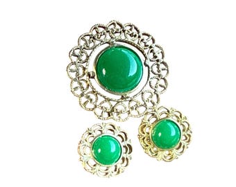 Conjunto de broche y pendientes de clip con cabujón verde vintage, joyería de filigrana en tono dorado