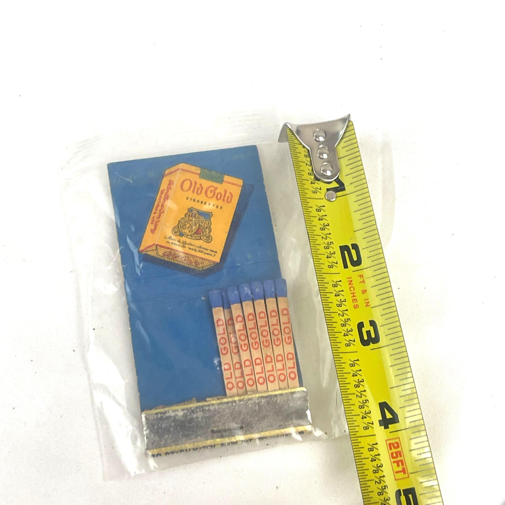 ヴィンテージの古い金のタバコ用マッチ箱、マッチとストライカーの密封 