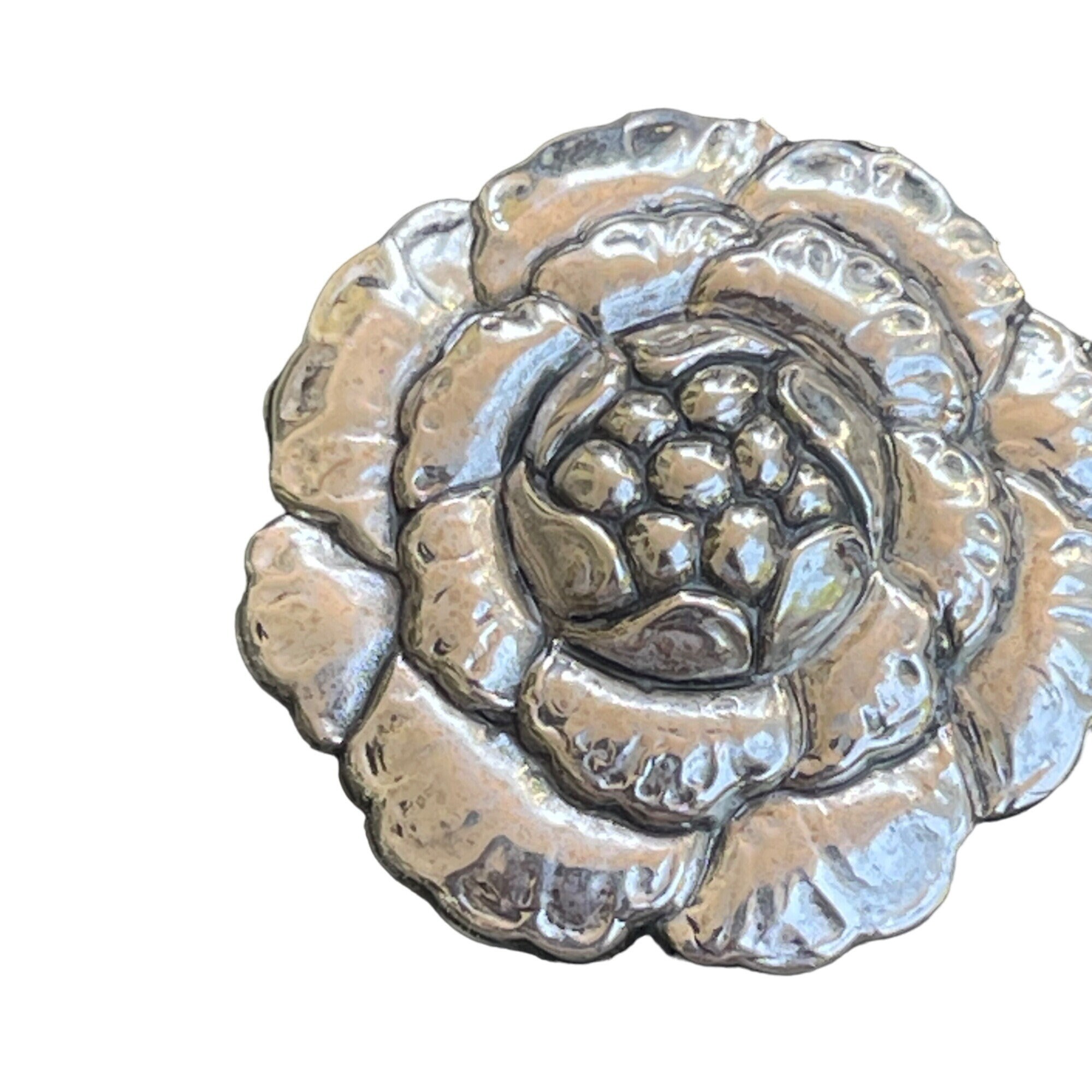 Belle Broche Vintage CORO Fleur Gravée En Relief Couleur Argent - Bijou Ancien Pour Femme