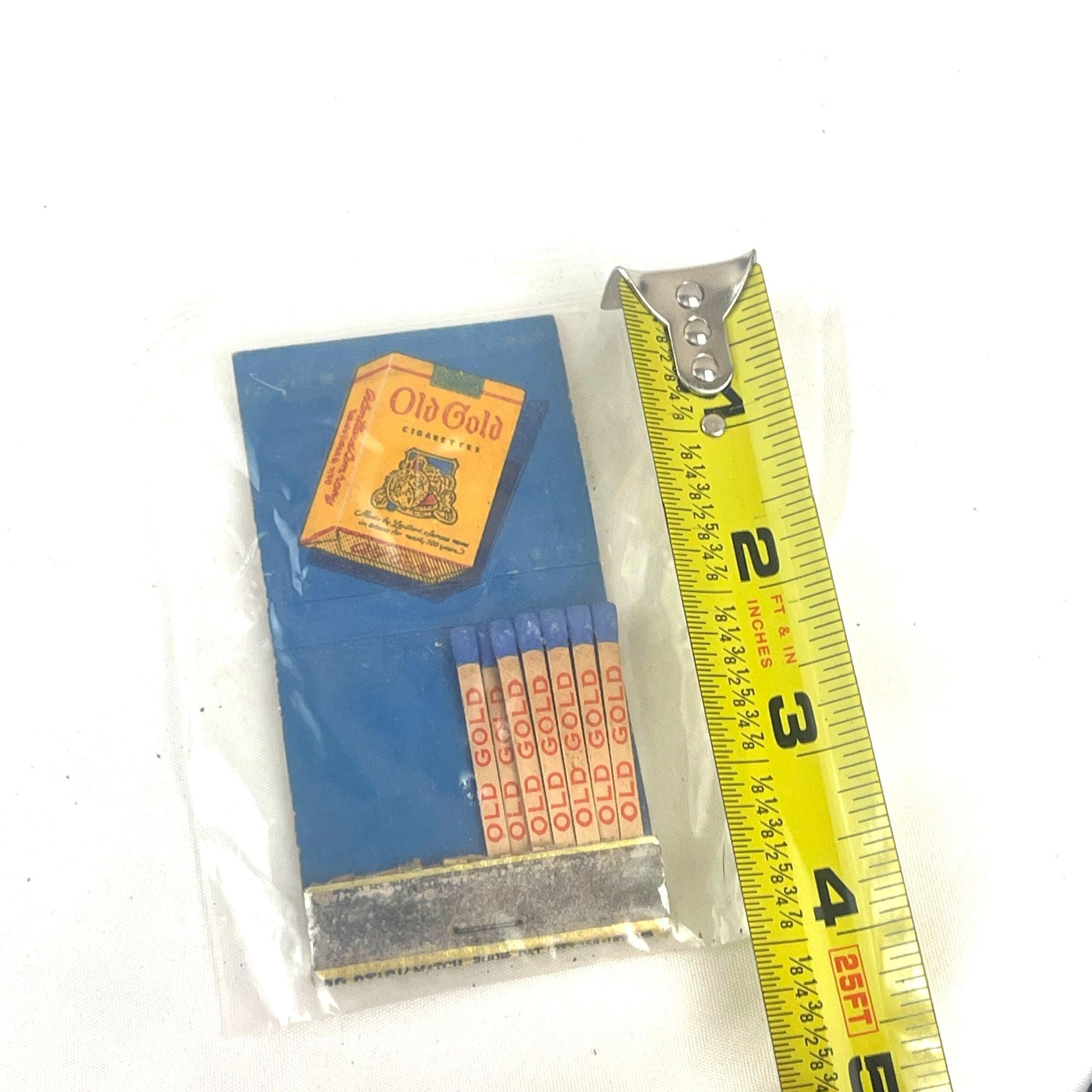 ヴィンテージの古い金のタバコ用マッチ箱、マッチとストライカーの密封