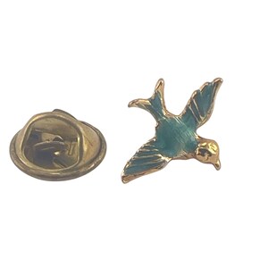 Broche de solapa vintage con pájaro esmaltado en dorado y verde azulado y cartera con tachuelas de estrella