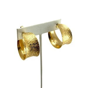 Vintage Textured Gold Tone Wide Hoop Clip-On Earrings Bold Statement Jewelry