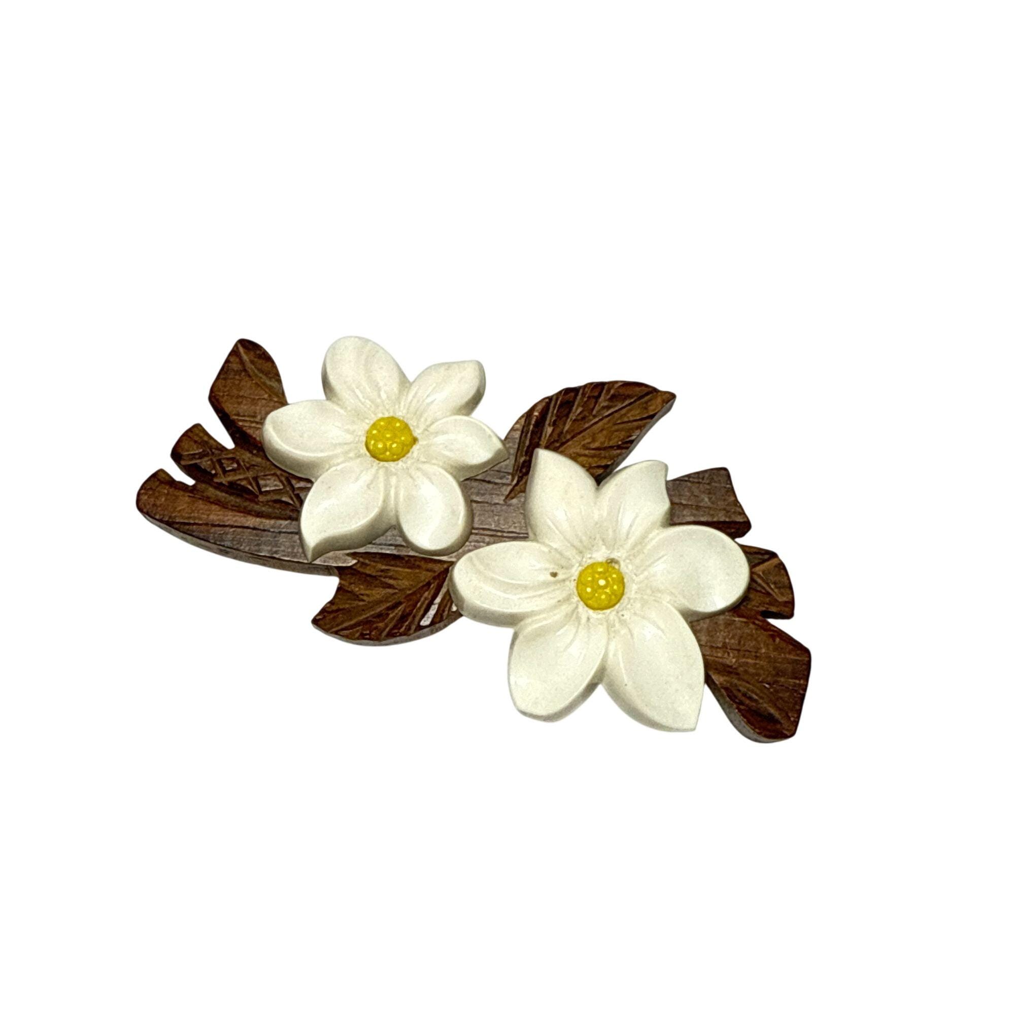 手彫りの木製ブローチ ハナミズキの花 ヴィンテージ 花柄 ピン