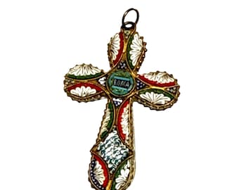 Pendentif Croix Antique en Micro Mosaïque : Souvenir d'Italie, Rome, 1890 - France Pendentif Croix Antique en Micro Mosaïque : Souvenir d'Italie, Rome, 1890 - France