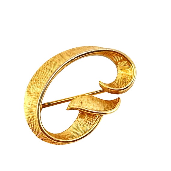 Vintage Trifari Textured Gold Tone Brooch/Pin Minimalist Design Vintage Crown TRIFARI Gold Tone Ocean Wave Marked/Signed  main image 3