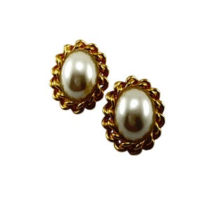Vintage Gold Tone Clip On Earrings Oval Faux Pearl Center Twisted Rope Edge