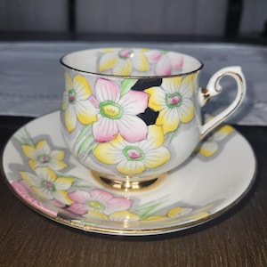 Tasse à thé et soucoupe Phoenix en porcelaine tendre rose et jaune