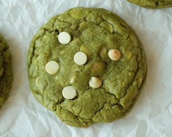 Matcha Witte Chocolade Macadamia Koekjes | Groene thee dessert, zelfgemaakte matchakoekjes, bakrecept, gastronomische koekjes