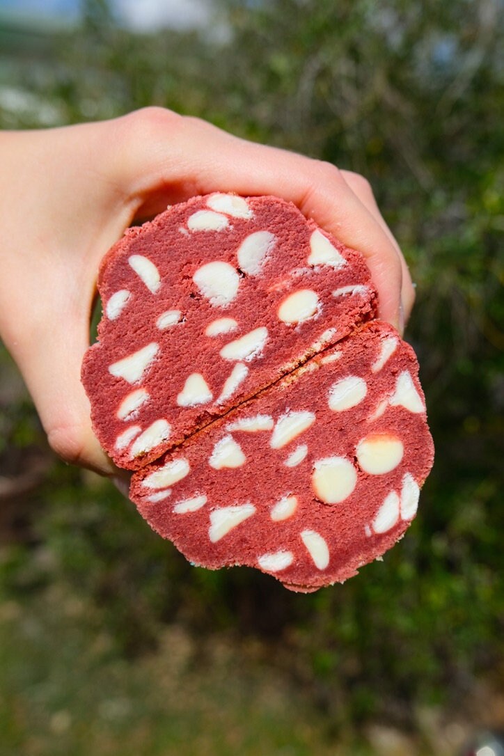 Red Velvet Chunky Cookies Rezept | Riesige rote Samt-weiße Schokoladenkekse, selbst gemachte Plätzchen-Nachtisch Valentins-Backen-Weihnachtsrezept