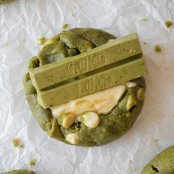 Galletas rellenas de tarta de queso Matcha Kit Kat / Galletas de tarta de queso con chocolate blanco y té verde con trozos, galletas gourmet de postre caseras