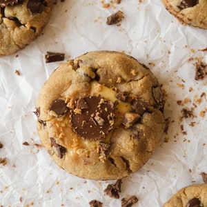 Peanut Butter Cup Cheesecake Stuffed Cookies Recipe | Cheesecake Loaded Peanut Butter Stuffed Cheesecake Dessert Cookies, chunky cookies