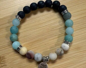 Cats of Cape Ann-bedelarmband – kralenarmband van microcline en lavasteen