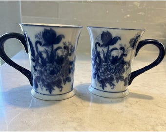 Set Of 2 Cracker Barrel Blue & White Flow Blue Mugs Floral 12oz