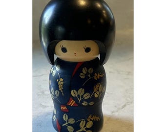 Vintage Japanese Japan KOKESHI Wood Doll Figurine Asian Flower Kimono 6”