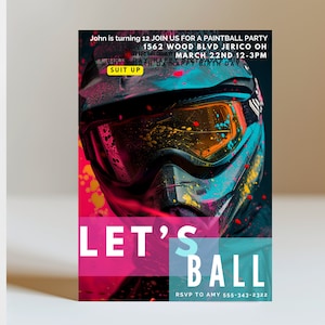Può includere: Un invito colorato per una festa di paintball. L'invito presenta un primo piano di una persona che indossa una maschera da paintball nera e blu su uno sfondo rosa e giallo brillante. Il testo sull'invito recita "John is turning 12 JOIN US FOR A PAINTBALL PARTY 1562 WOOD BLVD JERICO OH MARCH 22ND 12-3PM SUIT UP LET'S BALL RSVP TO AMY 555-343-2322".
