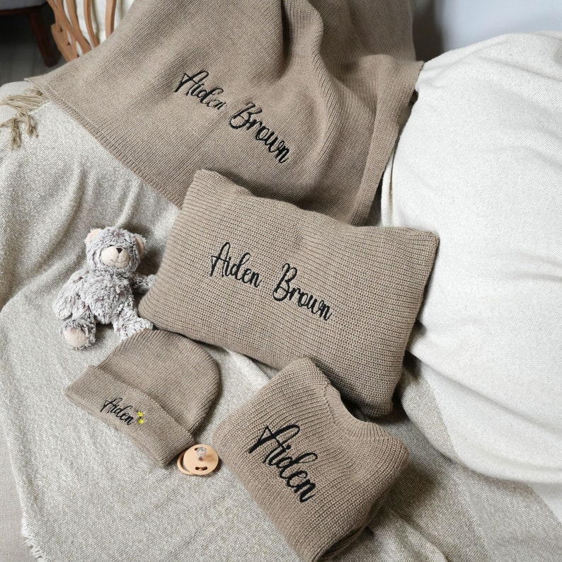 Benutzerdefinierte Name Baby bestickt Pullover, personalisierte gestrickte Pullover, Baby-Dusche-Geschenk, Neugeborenen Geschenk, Weihnachtsgeschenk, Kleinkind Geschenk, Baby Geschenk Bild 2