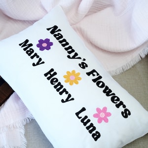 Almohada bordada con flores de niñera, idea de regalo para el Día de la Madre, almohada con el nombre de los nietos, jardín de la abuela, regalos para la abuela, regalo de los nietos