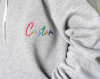 Personalisiertes besticktes Sweatshirt, personalisierter Hoodie, bestickter Unisex Rundhalsausschnitt, Weihnachtsgeschenk, Paar Geschenkidee, personalisiertes Geschenk