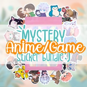 Peut inclure: Un ensemble d'autocollants colorés de personnages d'anime et de jeux, avec des personnages de séries populaires. Les autocollants entourent un emballage rose avec le texte "MYSTERY Anime/Game sticker bundle :) " en turquoise et orange.